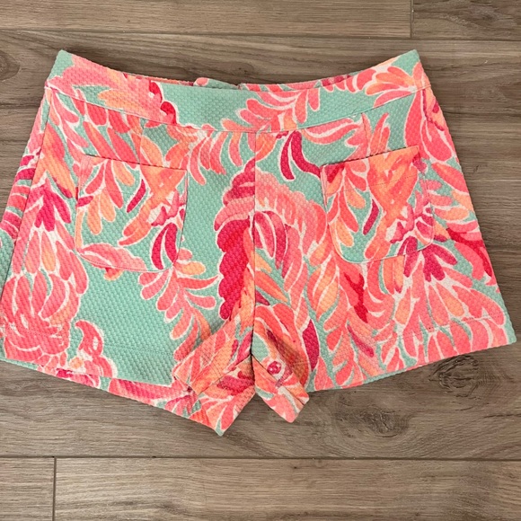 Lilly Pulitzer Patterned Shorts - Picture 1 of 3